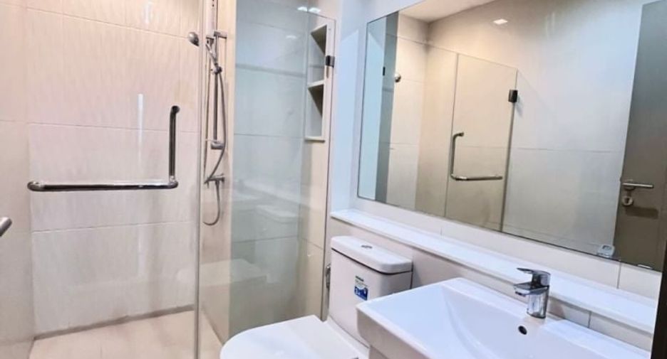 For rent 2 bed condo in Huai Khwang, Bangkok