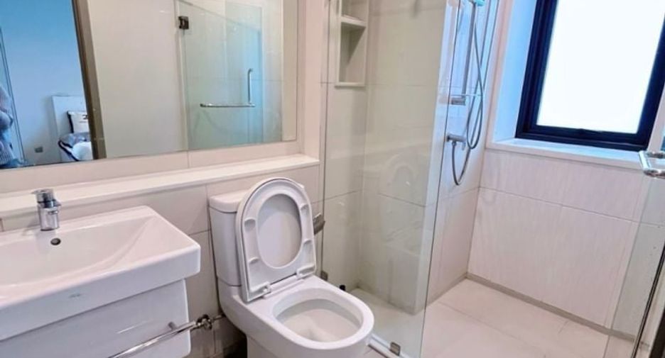 For rent 2 bed condo in Huai Khwang, Bangkok