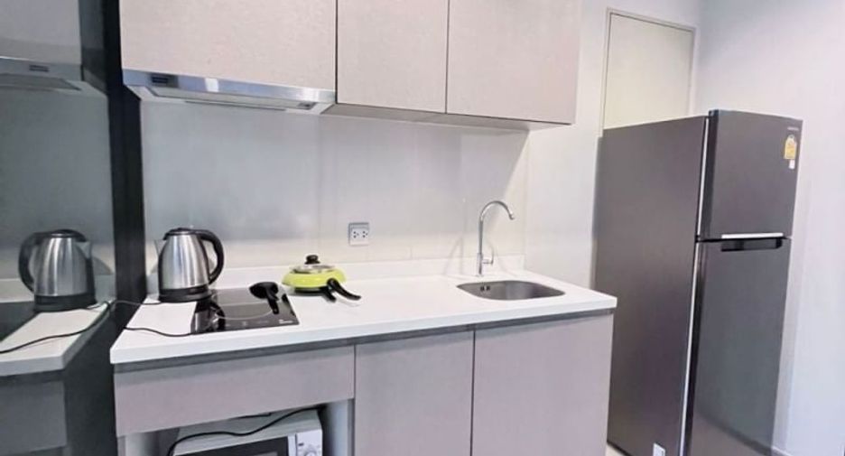 For rent 2 bed condo in Huai Khwang, Bangkok