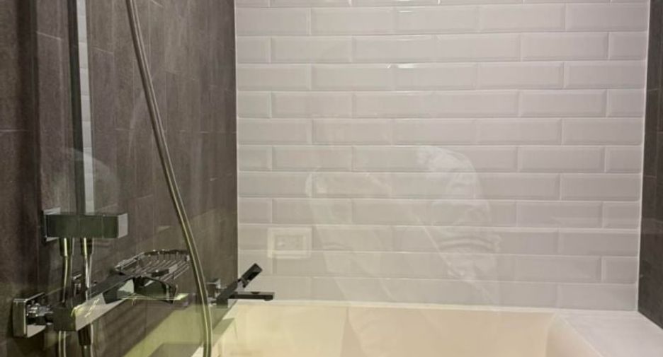 For rent 2 bed condo in Huai Khwang, Bangkok