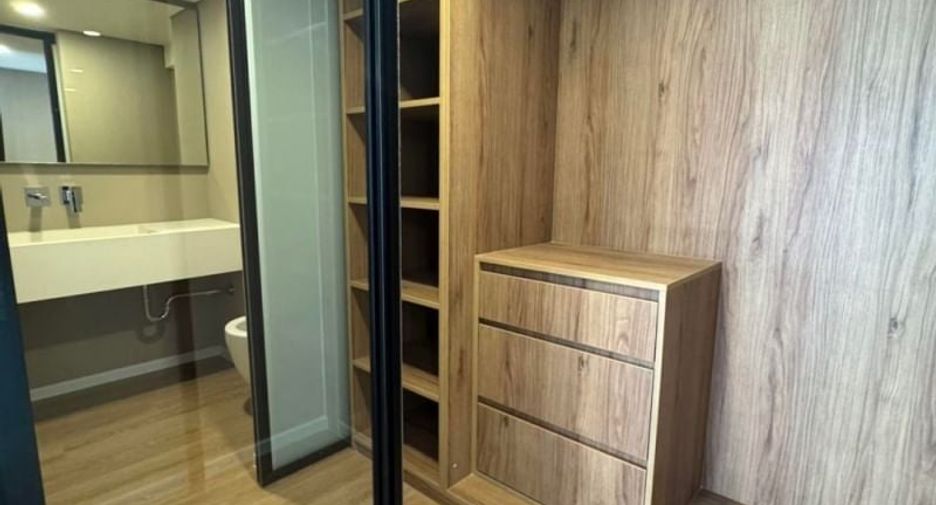 For rent 2 bed condo in Huai Khwang, Bangkok