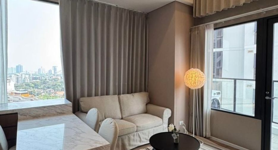 For rent 2 bed condo in Huai Khwang, Bangkok