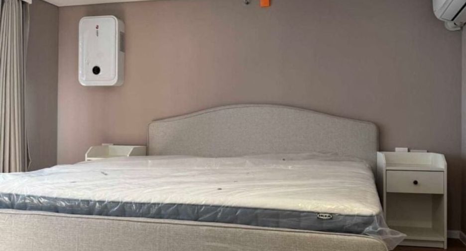For rent 2 bed condo in Huai Khwang, Bangkok
