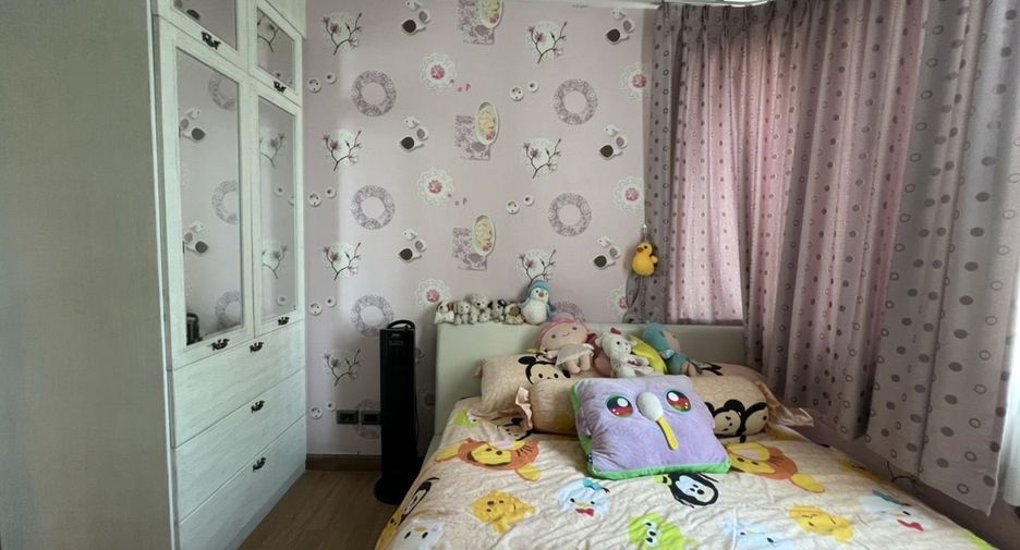 For rent 2 bed condo in Huai Khwang, Bangkok