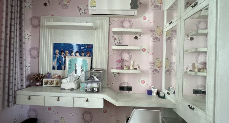 For rent 2 bed condo in Huai Khwang, Bangkok