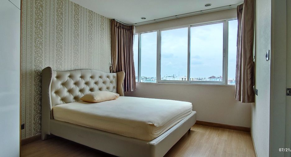 For rent 2 bed condo in Huai Khwang, Bangkok
