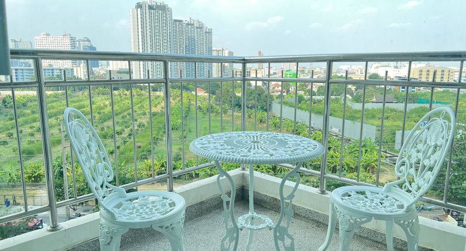 For rent 2 bed condo in Huai Khwang, Bangkok