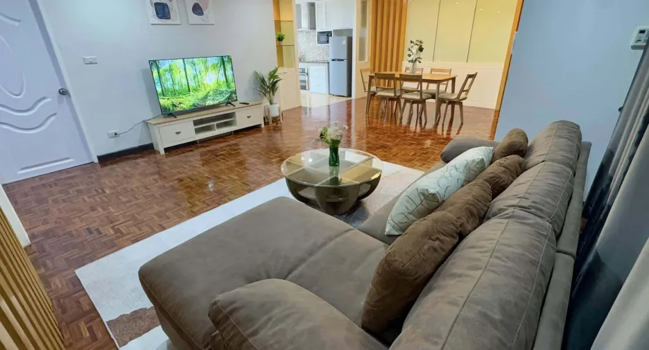 For rent 3 bed condo in Huai Khwang, Bangkok