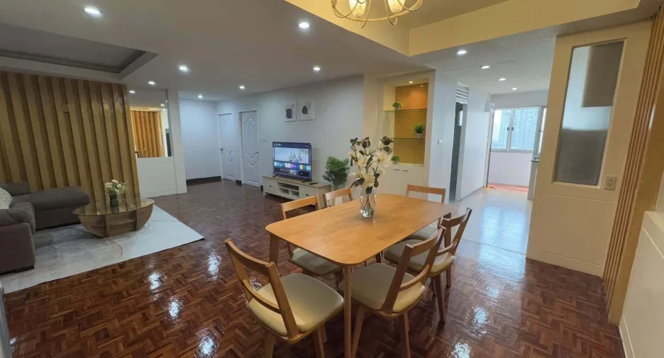 For rent 3 bed condo in Huai Khwang, Bangkok