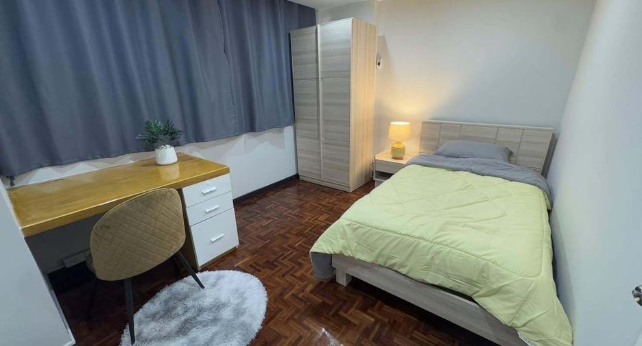 For rent 3 bed condo in Huai Khwang, Bangkok