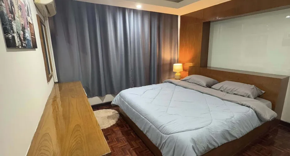 For rent 3 bed condo in Huai Khwang, Bangkok