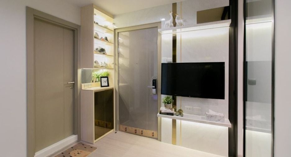 For rent 2 bed condo in Huai Khwang, Bangkok