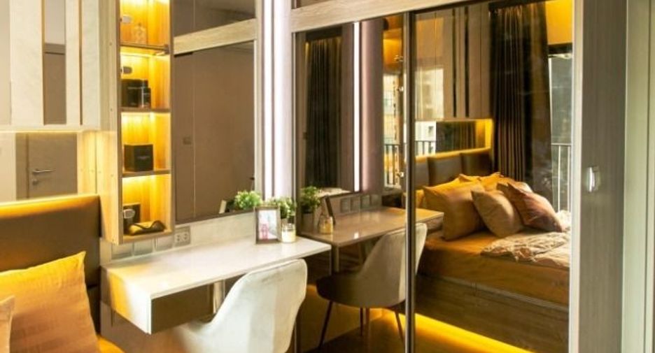 For rent 2 bed condo in Huai Khwang, Bangkok