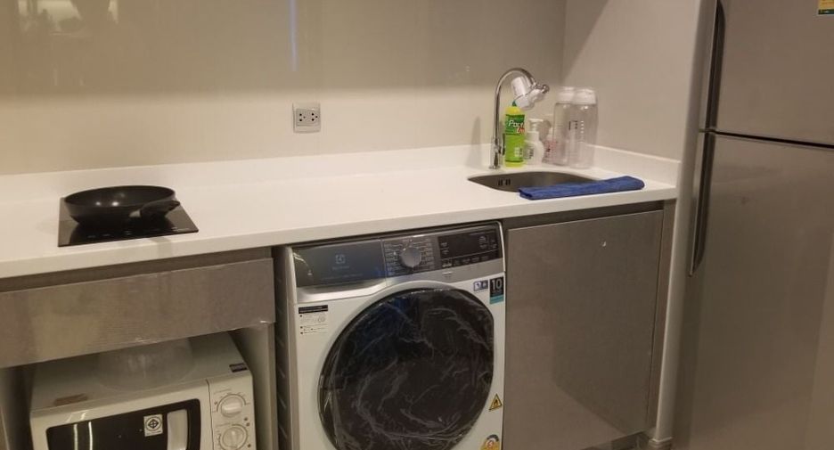 For rent 2 bed condo in Huai Khwang, Bangkok