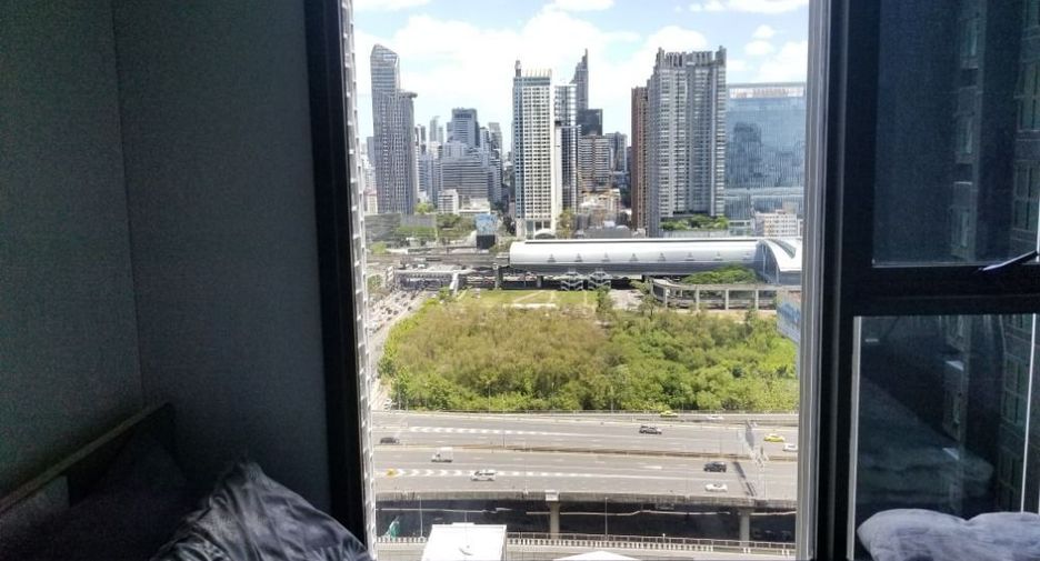 For rent 2 bed condo in Huai Khwang, Bangkok