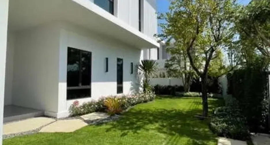 For rent 4 bedrooms house in Bang Phli, Samut Prakan