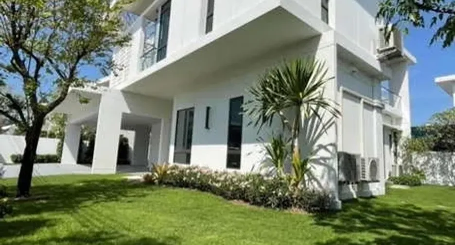 For rent 4 bedrooms house in Bang Phli, Samut Prakan