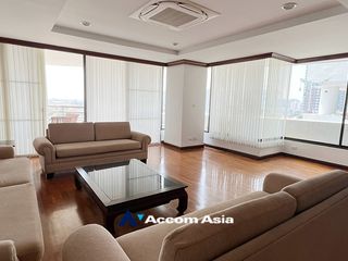 For rent 3 bed condo in Yan Nawa, Bangkok