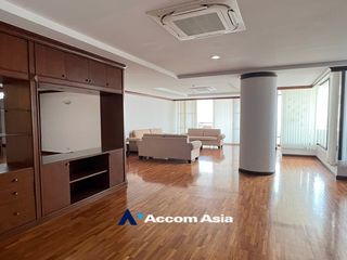 For rent 3 bed condo in Yan Nawa, Bangkok