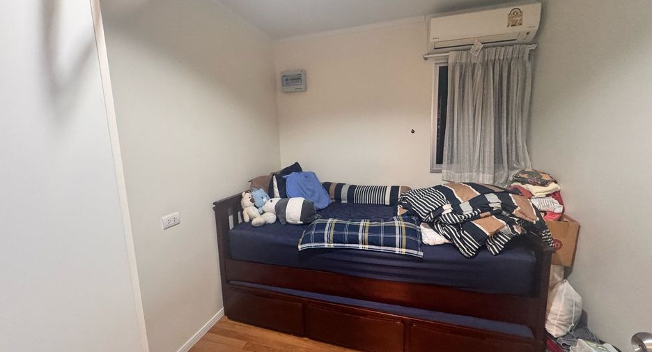 For rent 2 bed condo in Huai Khwang, Bangkok
