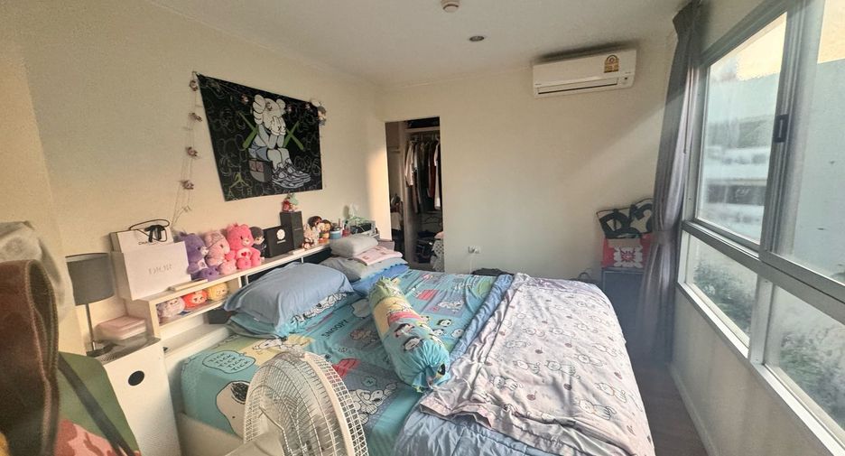 For rent 2 bed condo in Huai Khwang, Bangkok