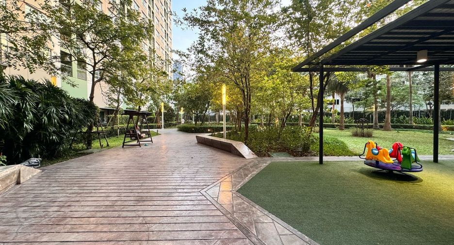 For rent 2 bed condo in Huai Khwang, Bangkok