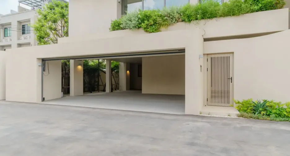 For rent and for sale 5 bedrooms house in Yan Nawa, Bangkok