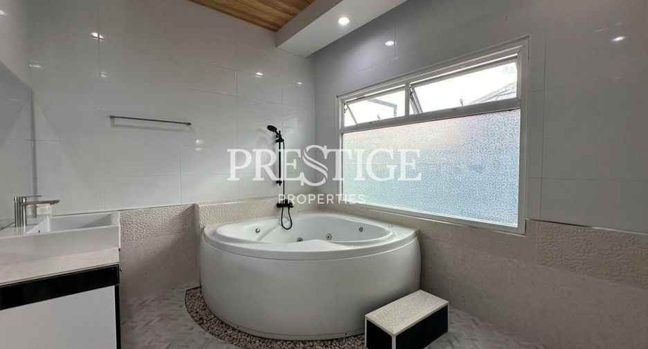 For sale 4 bedrooms house in Bang Lamung, Chonburi