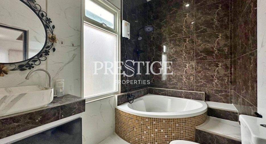 For sale 4 bedrooms house in Bang Lamung, Chonburi