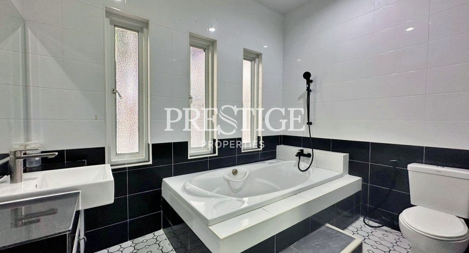 For sale 4 bedrooms house in Bang Lamung, Chonburi