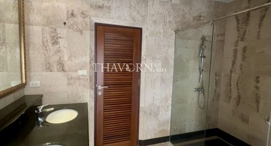 Продажа 2 спальни дом в Саттахип, Чонбури