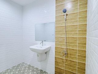 For sale 5 bed townhouse in Krathum Baen, Samut Sakhon