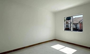 For sale 3 Beds townhouse in Lam Luk Ka, Pathum Thani