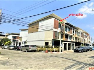 For sale 3 bed townhouse in Bang Khae, Bangkok