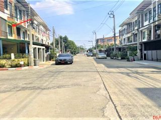 For sale 3 bed townhouse in Bang Khae, Bangkok