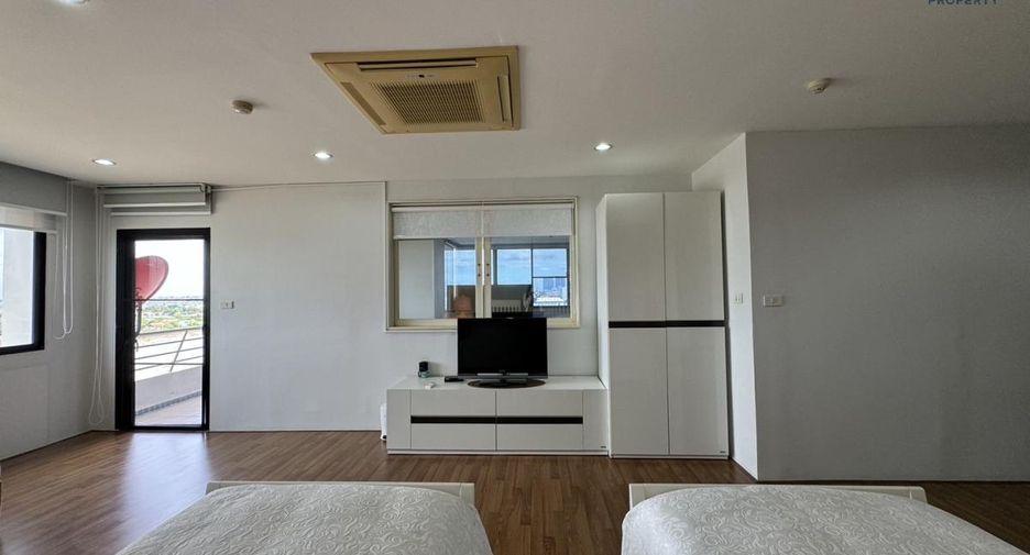 For rent 3 bed condo in Mueang Nonthaburi, Nonthaburi