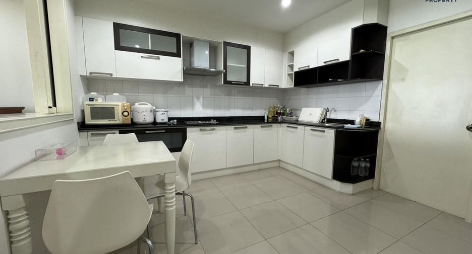 For rent 3 bed condo in Mueang Nonthaburi, Nonthaburi