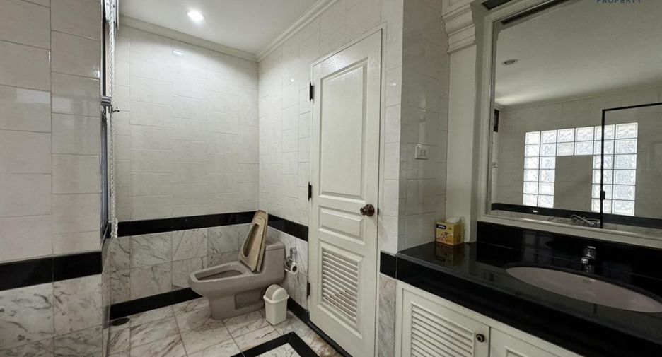 For rent 3 bed condo in Mueang Nonthaburi, Nonthaburi