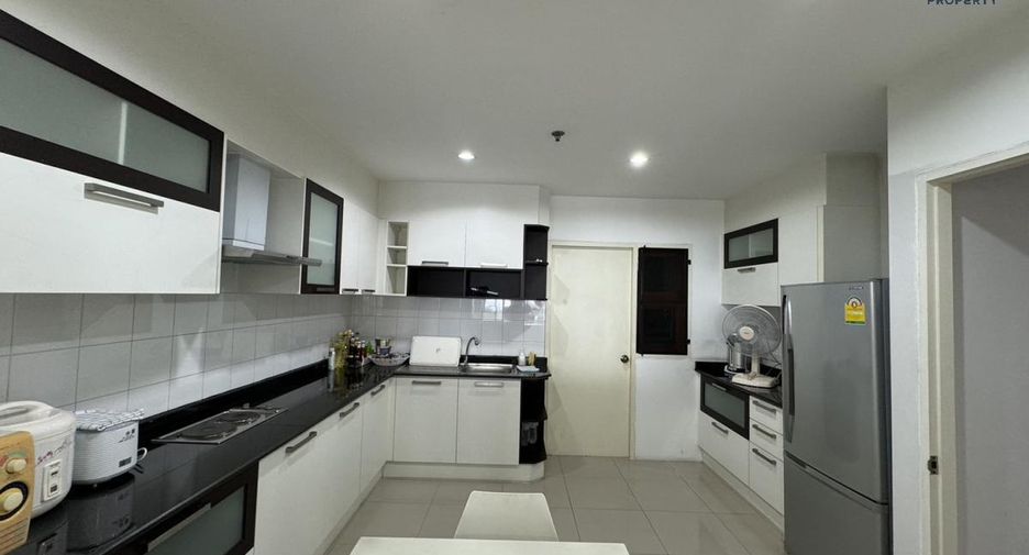 For rent 3 bed condo in Mueang Nonthaburi, Nonthaburi