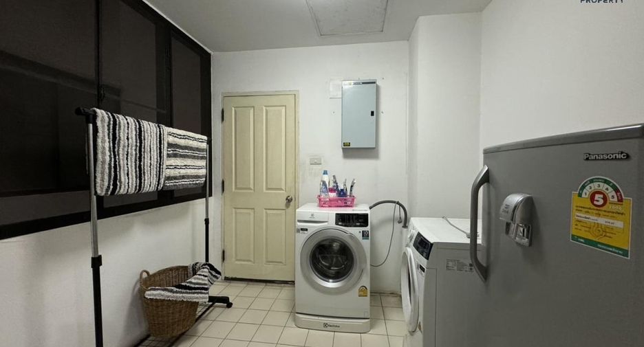 For rent 3 bed condo in Mueang Nonthaburi, Nonthaburi