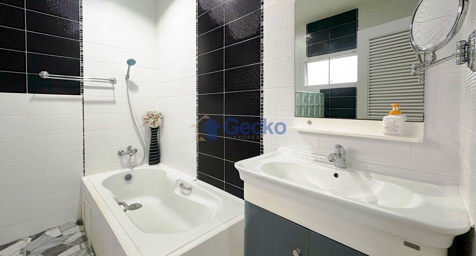For sale 4 bed house in Bang Lamung, Chonburi