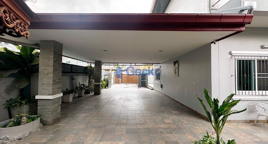 For sale 4 bed house in Bang Lamung, Chonburi