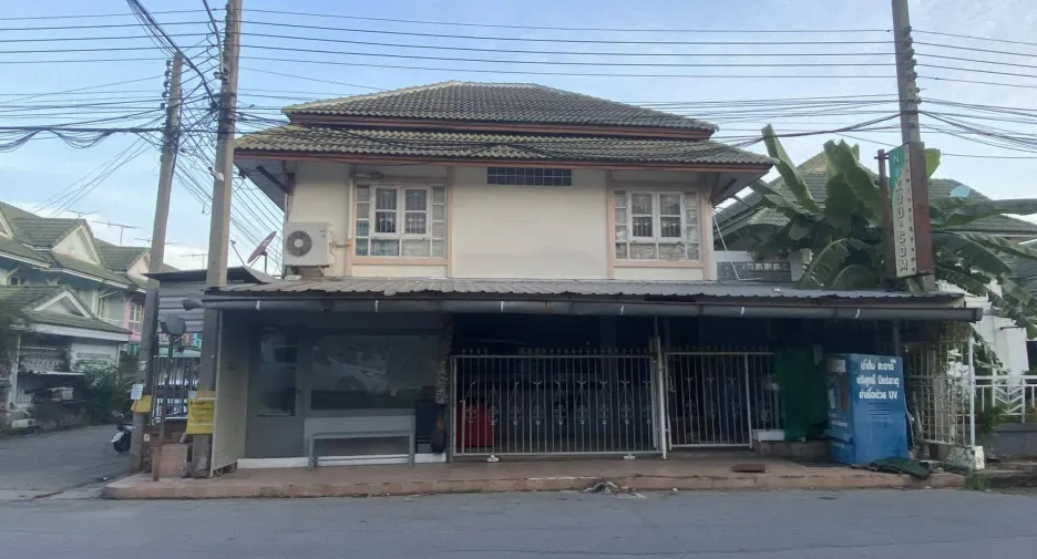 For sale 3 bed townhouse in Khlong Luang, Pathum Thani