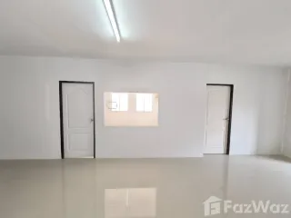 For rent 4 bed retail Space in Mueang Buriram, Buriram
