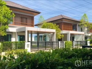 For rent and for sale 4 bedrooms house in Bang Phli, Samut Prakan