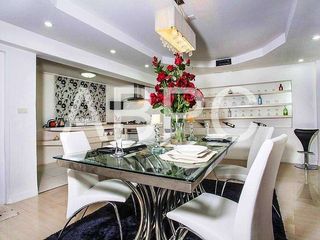 Casa adosada en alquiler y en venta de 5 habitaciones en Bang Lamung, Chonburi