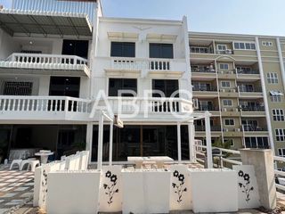 Casa adosada en alquiler y en venta de 5 habitaciones en Bang Lamung, Chonburi