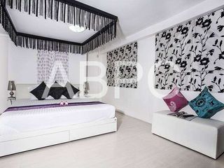 For rent and for sale 5 bed townhouse in Pratumnak, Pattaya