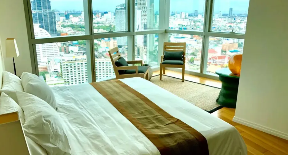 For sale 3 ベッドルーム condo in Sathon, Bangkok
