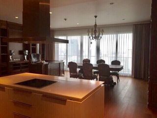For rent 3 bedrooms condo in Pathum Wan, Bangkok
